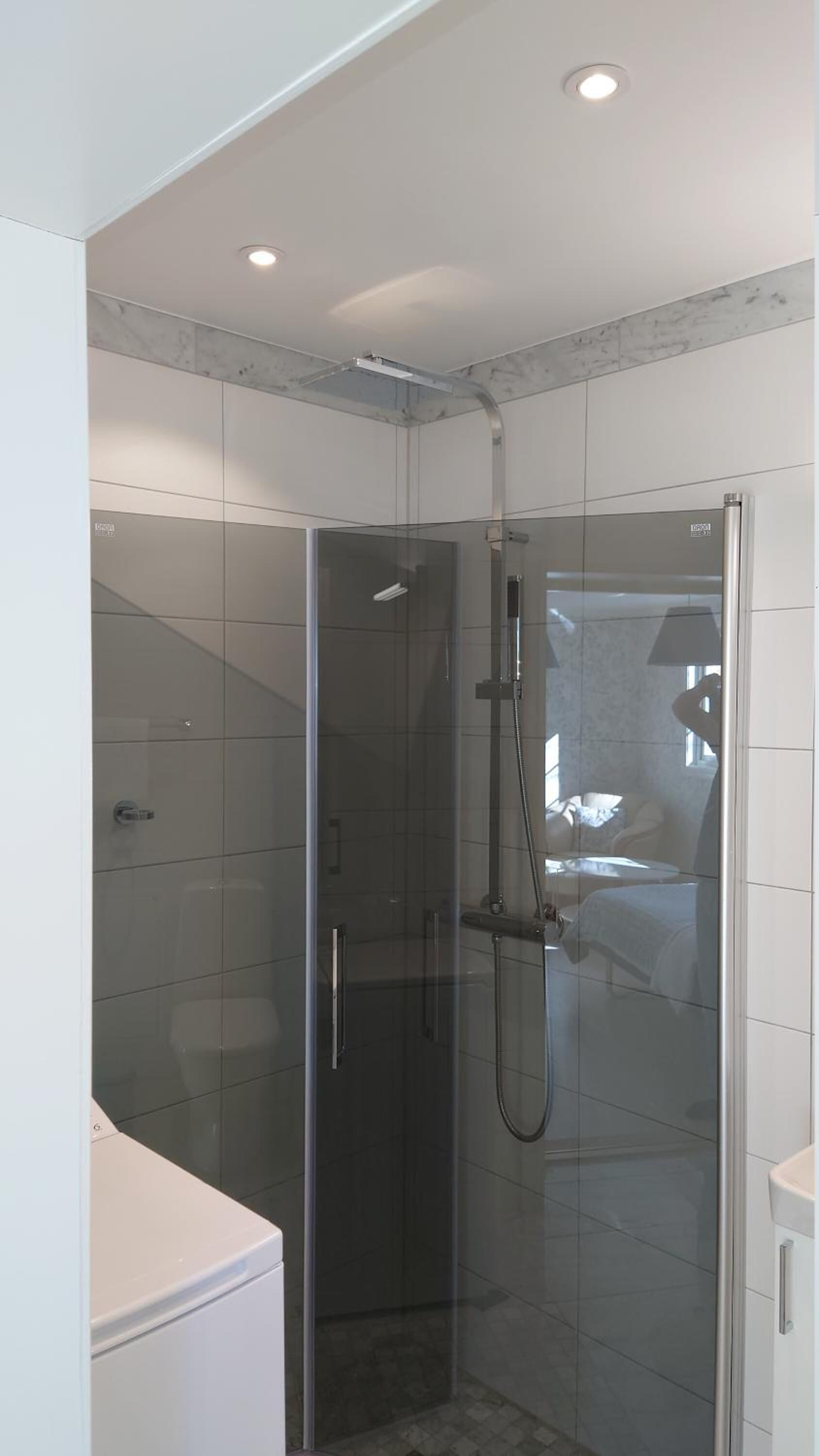 shower, towels, soap, shampoo