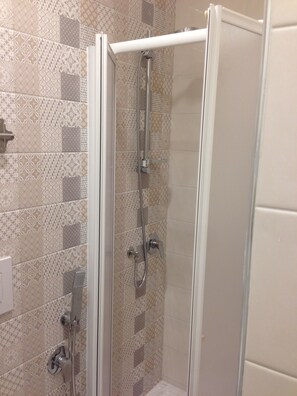 Deluxe Room | Bathroom shower - Domuschiara (Naples)