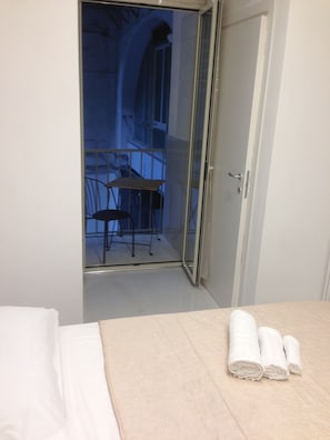 Classic Room | In-room safe, blackout drapes, soundproofing, rollaway beds - Domuschiara (Naples)