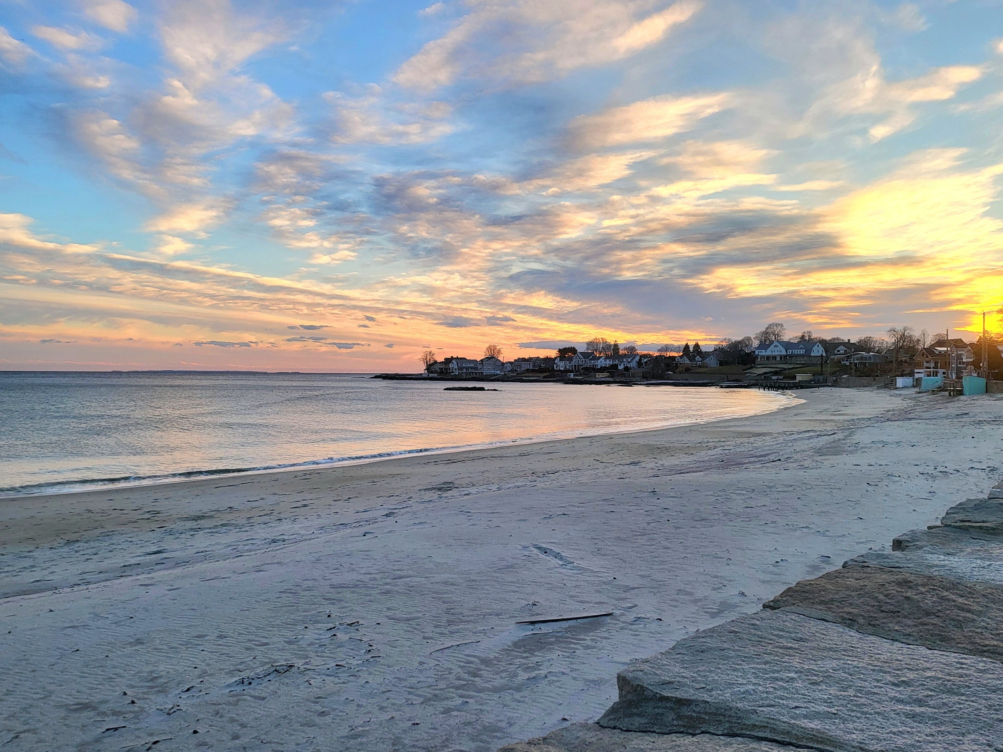 På stranden