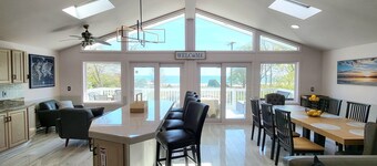 SUNSETS IN OCEAN BEACH PARK: 6 QUEEN BEDS W/ 1MIL DOLLAR VIEW OF ATLANTIC OCEAN!