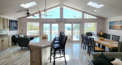 SUNSETS IN OCEAN BEACH PARK: 6 QUEEN BEDS W/ 1MIL DOLLAR VIEW OF ATLANTIC OCEAN!