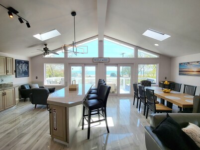 SUNSETS IN OCEAN BEACH PARK: 6 QUEEN BEDS W/ 1MIL DOLLAR VIEW OF ATLANTIC OCEAN!