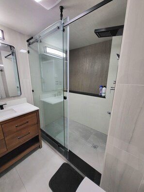 Shower, hair dryer, towels, shampoo