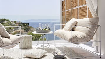 Deluxe-Suite, Meerblick (1st Floor) | 1 Schlafzimmer, Allergikerbettwaren, Minibar, Zimmersafe