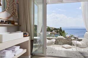 Habitación doble Deluxe, vista al mar, planta baja | Vista del balcón