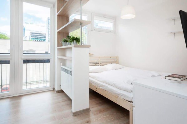 Iron/ironing board, WiFi, bed sheets