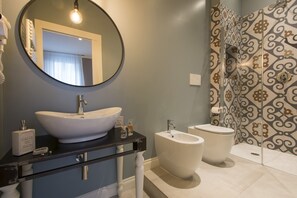 Double Room (Mid-Summer Night) | Bathroom | Shower, rainfall showerhead, free toiletries, hair dryer - B&B Pistoia Inn (Pistoia)