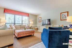 TV, DVD player, books - Bayside Beach House located on the Green! (Miramar Beach)