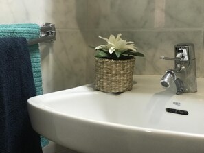 Hair dryer, towels, toilet paper - DUPLEX APARTMENT TOSSA Near Beach (Tossa de Mar)