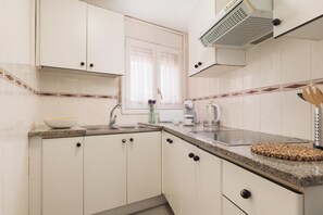 Fridge, microwave, coffee/tea maker, toaster - DUPLEX APARTMENT TOSSA Near Beach (Tossa de Mar)