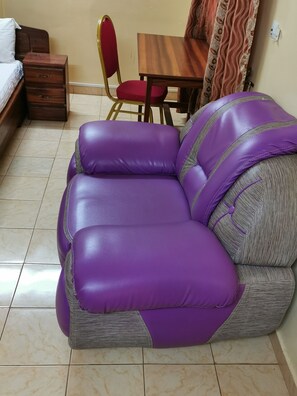 Kamar Double Superior | Area keluarga | Televisi layar datar 32-inci dengan saluran TV kabel dan TV