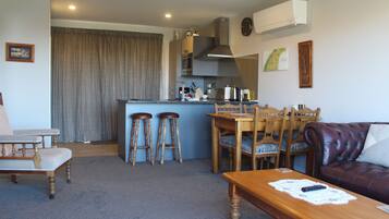 Luxury Apartment | Living room | Flat-screen TV