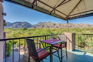 Outdoor dining - Quiet Stunning Catalina Views!  (Tucson)