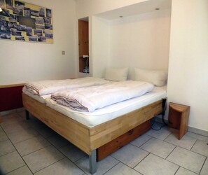 2 bedrooms, iron/ironing board, travel cot, WiFi