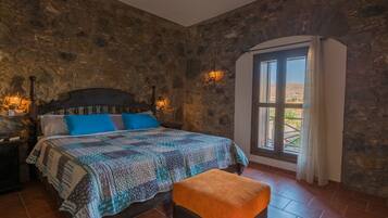 In-room safe, iron/ironing board, bed sheets