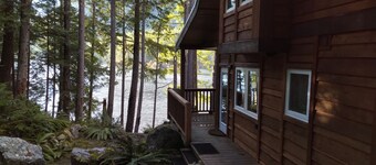 Waterfront Classic Cabin -  Romantic Seclusion!