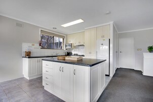 Apartment, 3 Bedrooms, Lake View | Private kitchen | Fridge, microwave, oven, stovetop