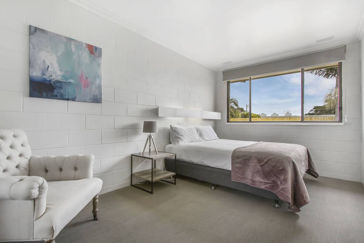 Apartment, 1 Bedroom | Soundproofing, iron/ironing board, free WiFi, bed sheets