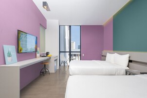 Laptop workspace, blackout drapes, iron/ironing board, free WiFi