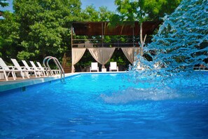 2 outdoor pools, sun loungers