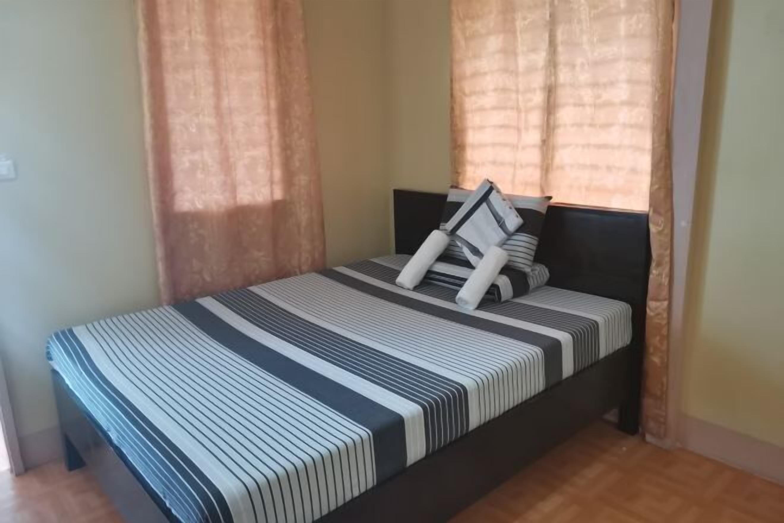 Safe på rommet, skrivebord, wi-fi (inkludert) og rullestolvennlig