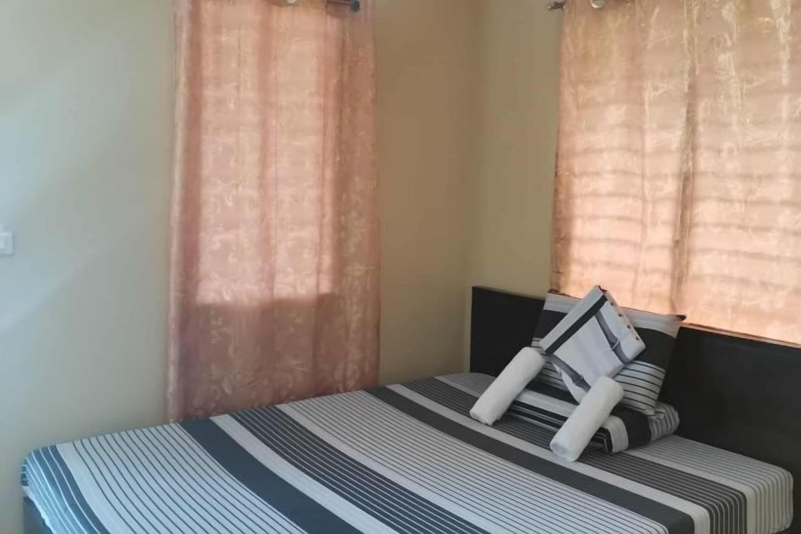 Safe på rommet, skrivebord, wi-fi (inkludert) og rullestolvennlig