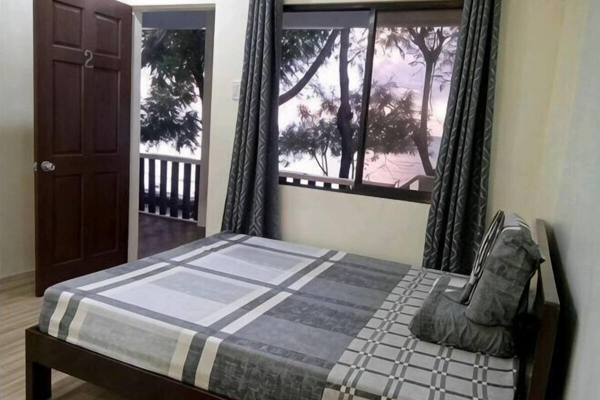 In-room safe, desk, free WiFi