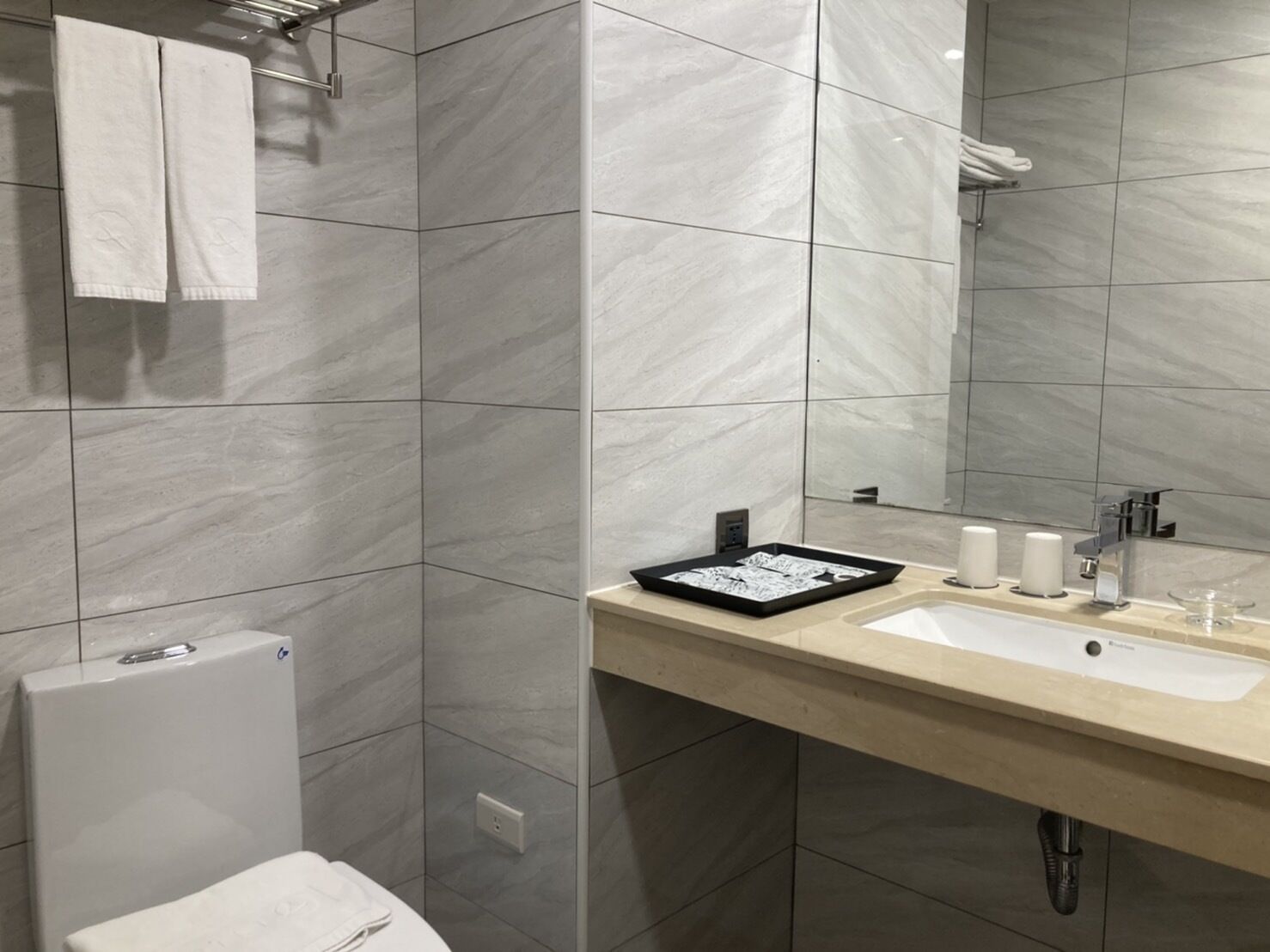 shower, rainfall showerhead, free toiletries, hair dryer