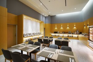 Desayuno de autoservicio diario (TWD 363 por persona)