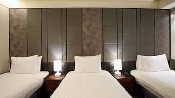 Elite Triple Room | Premium bedding, down duvets, individually decorated, desk