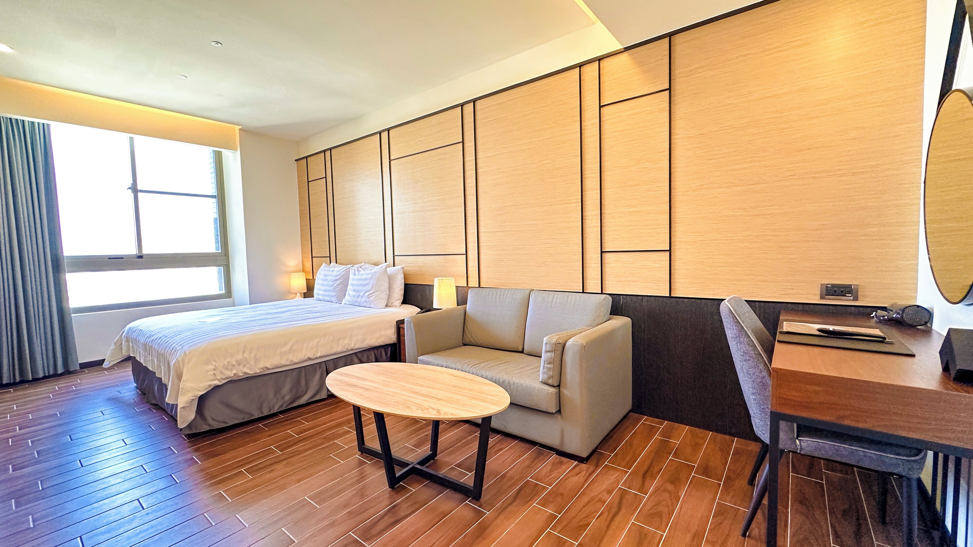 Deluxe Suite | Premium bedding, down duvets, individually decorated, desk