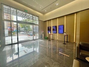 Lobby sitting area - Hotel A . Tainan (Tainan)