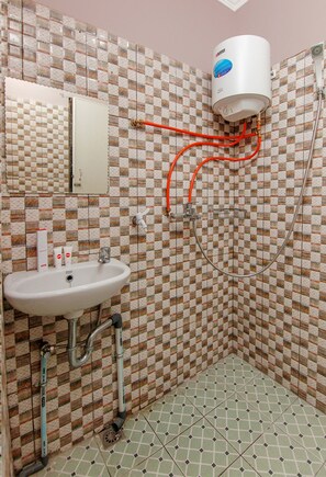 Deluxe Suite | Bathroom