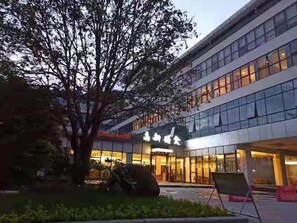 Breakfast, lunch and dinner served - The Mulian Hotel of Guangzhou Gaoxin Guoyu (Guangzhou)