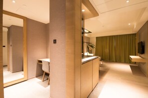 Suite | Minibar, Verdunkelungsvorhänge, Bügeleisen/Bügelbrett, Zustellbetten