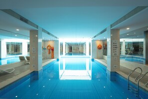 Indoor pool - Tonino Lamborghini Hotel Suzhou (Suzhou)