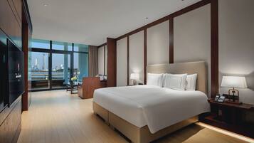 Executive Room, Lake View | 1 bedroom, minibar, in-room safe, desk