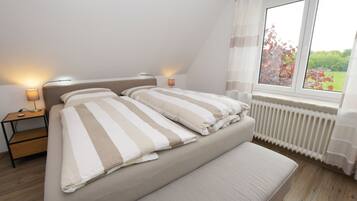 2 Schlafzimmer, Reisekinderbett, WLAN, Bettwäsche