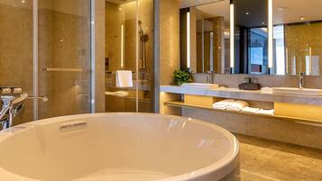 Xin Yu Superme Suite | Bathroom | Free toiletries, hair dryer, slippers, towels