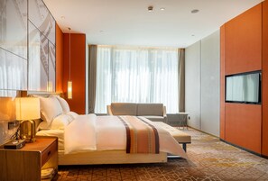 Xin Yu Collection Suite | Down comforters, in-room safe, desk, blackout drapes