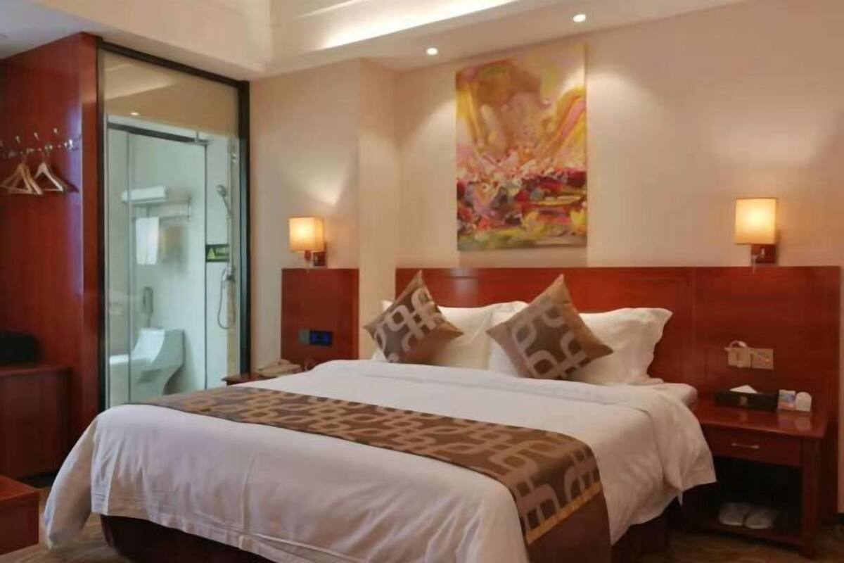 Minibar, cortinas blackout, camas extra y wifi gratis