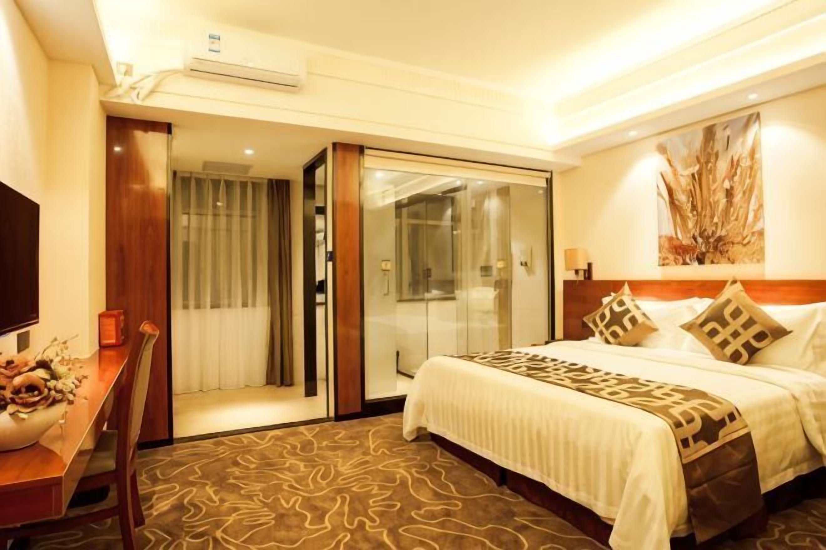 Minibar, cortinas opacas, camas supletorias y wifi gratis