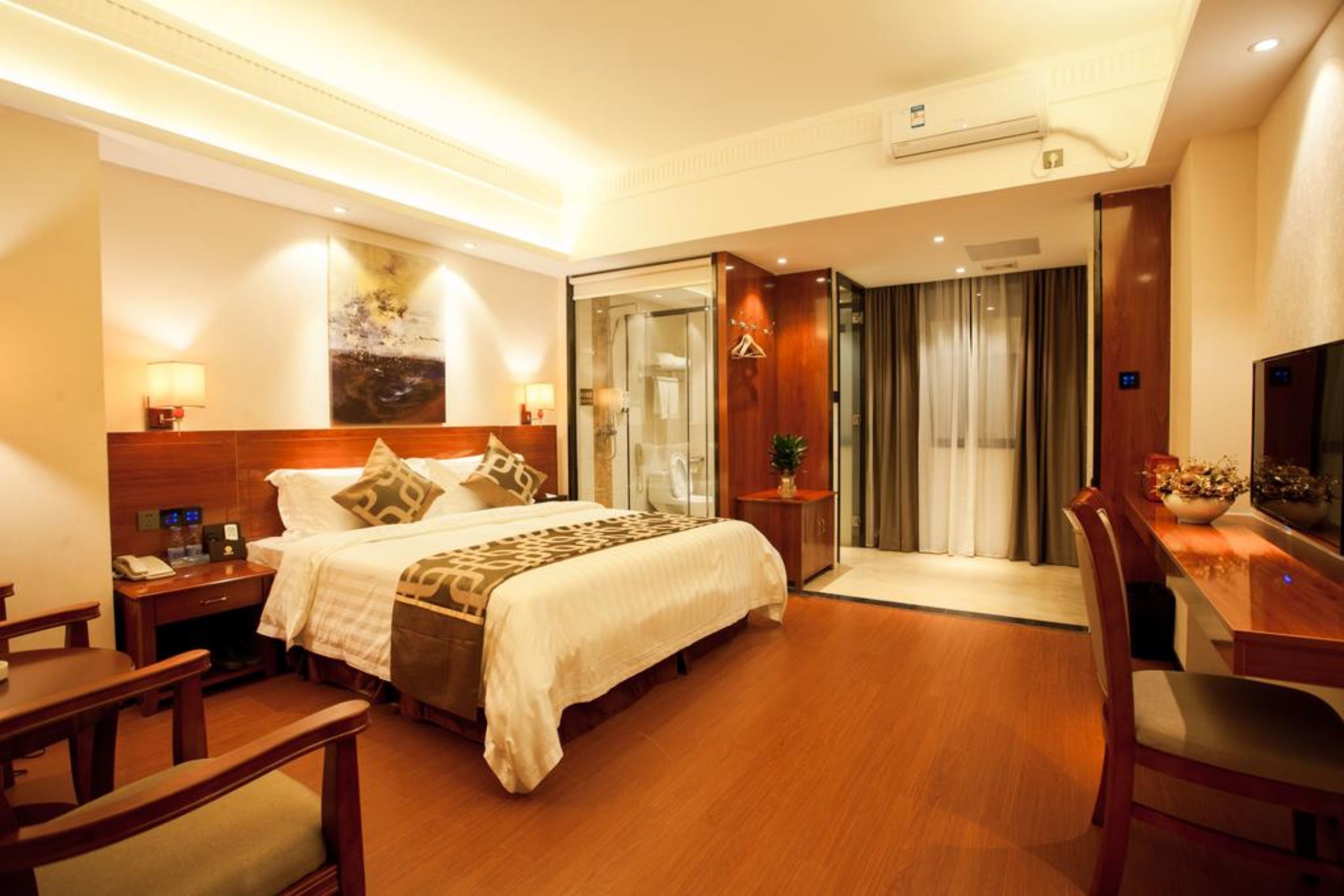 Minibar, cortinas blackout, camas plegables/adicionales y wifi gratis 