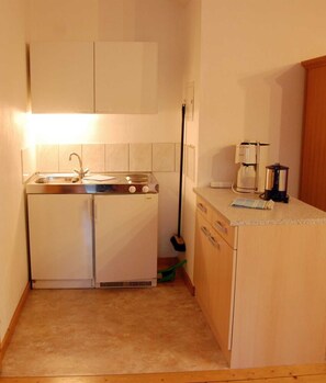 Unclassified image, 2 of 6, button