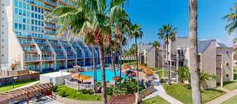 Condo in Gulf-front complex w/ shared pools, hot tubs, tennis & beach access
