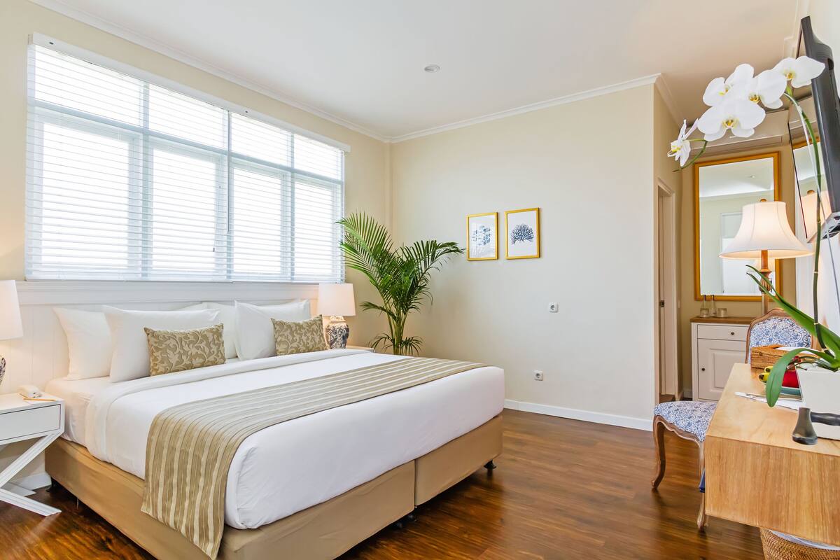 deluxe double room | 1 bedroom, minibar, in-room safe, desk