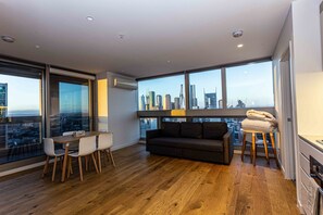 40-inch flat-screen TV with cable channels, LCD TV - ReadySet Apartments on Rose Lane (Melbourne)