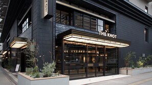 Exterior detail - Hotel The Knot Yokohama (Yokohama)