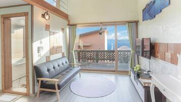 MADRID | Living area | 42-inch LED TV with cable channels, TV